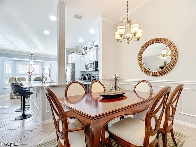 Building Photo - 10401 McArthur Palms Ln