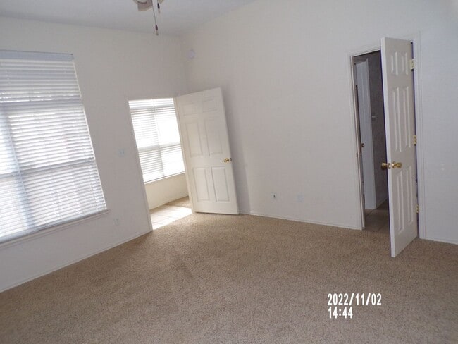 Building Photo - Great Duplex!