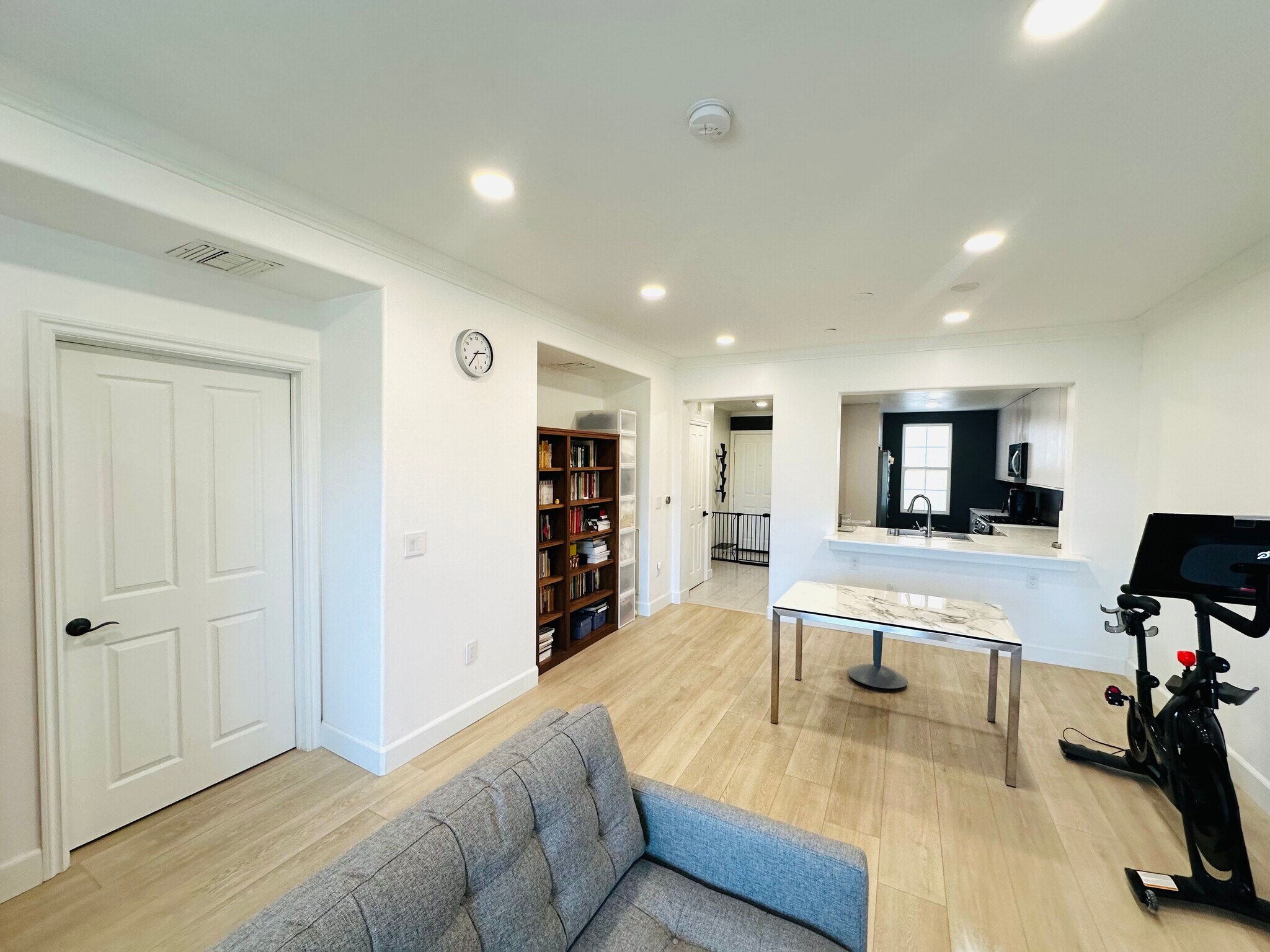 Building Photo - 12975 Agustin Pl