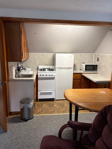 Building Photo - 10 Short Dr