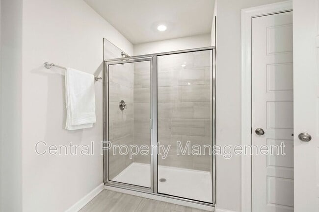 Building Photo - 320 Lavinia Cir