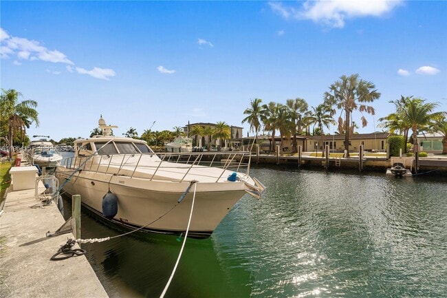 Building Photo - 2350 NE 135th St