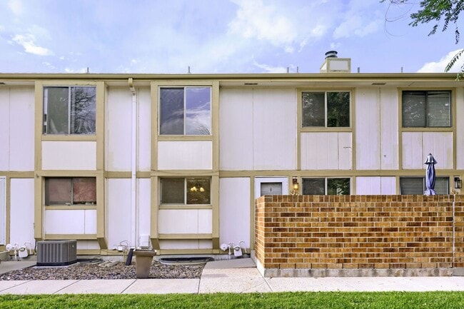 Building Photo - 10210 Quivas St