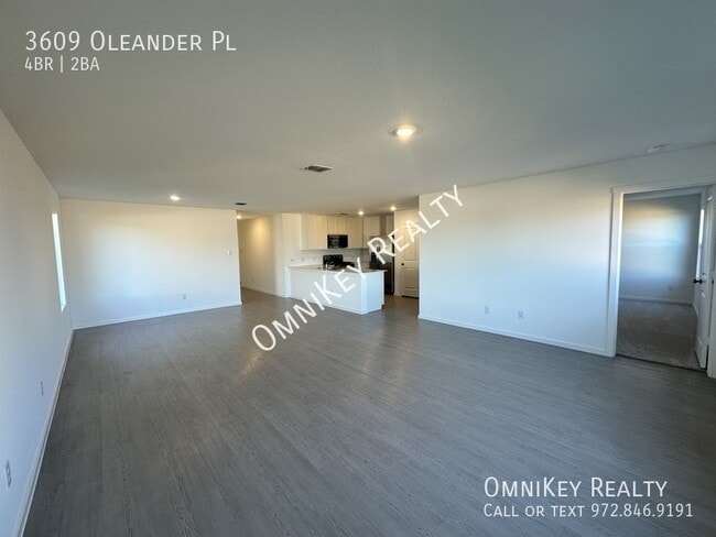 Building Photo - 3609 Oleander Pl