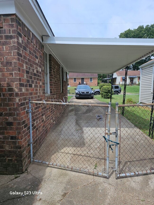 Building Photo - 1854 Blair Hunt Dr