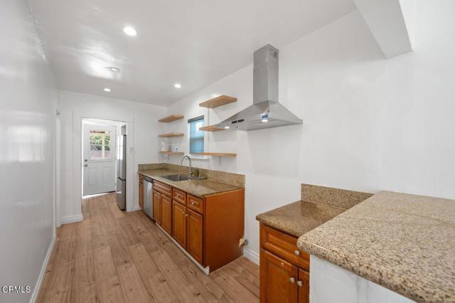 Building Photo - 1418 W 69th St