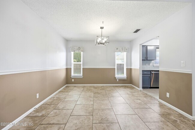 Building Photo - 14049 Broken Bow Dr N