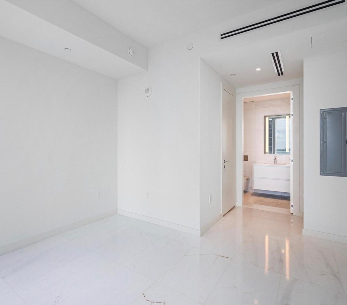 Building Photo - 300 Biscayne Boulevard Way