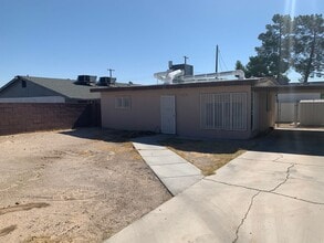 Building Photo - Charming Single-Story Home with Covered Carport in the Heart of Las Vegas!