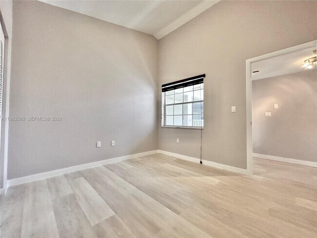 Building Photo - 2811 N Oakland Forest Dr