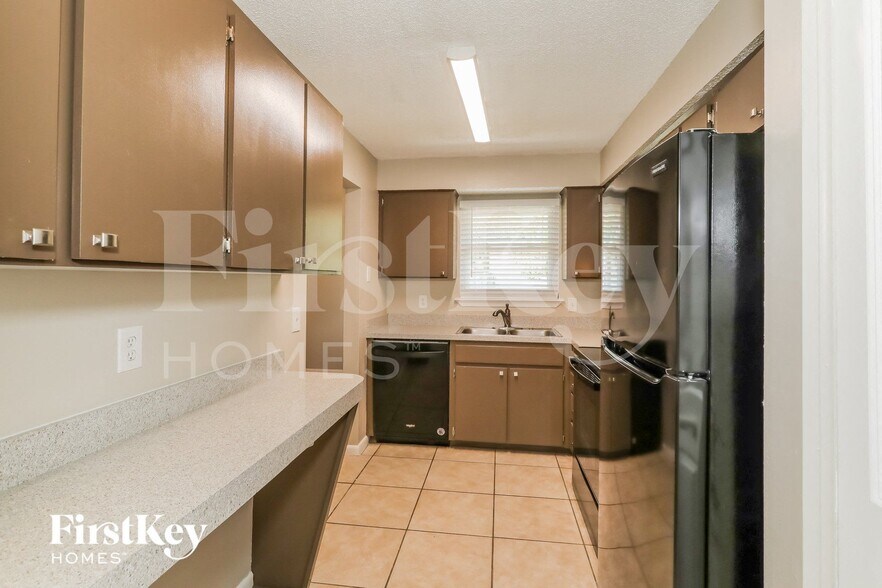 Building Photo - 3919 Summer Pines Dr