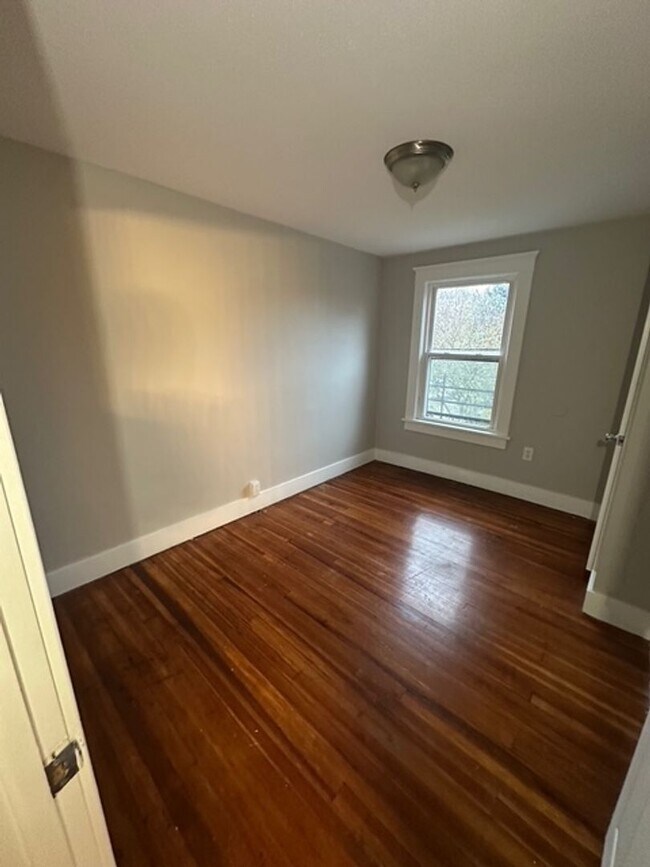 Building Photo - 347 Broadway