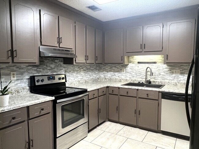 Building Photo - Great Home in Dove Cove Subdivision