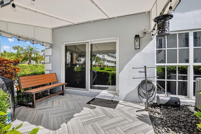 Building Photo - 1194 Hillsboro Mile