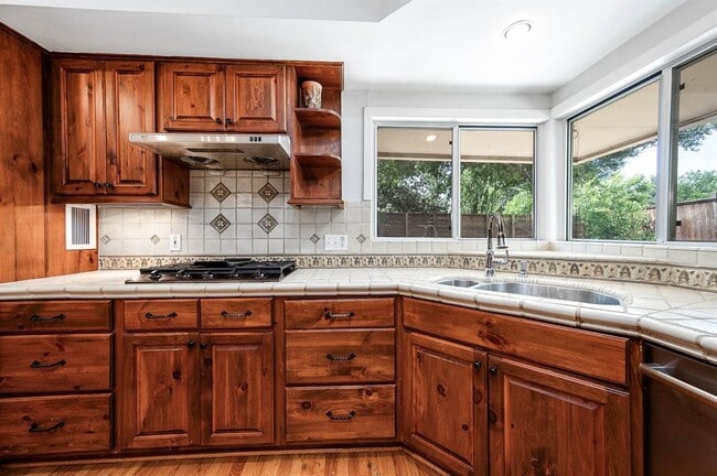 Building Photo - 6825 Bellgreen Dr