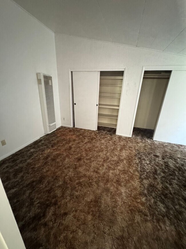 Building Photo - 515
