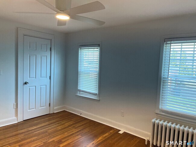 Building Photo - 446 Old Stratfield Rd