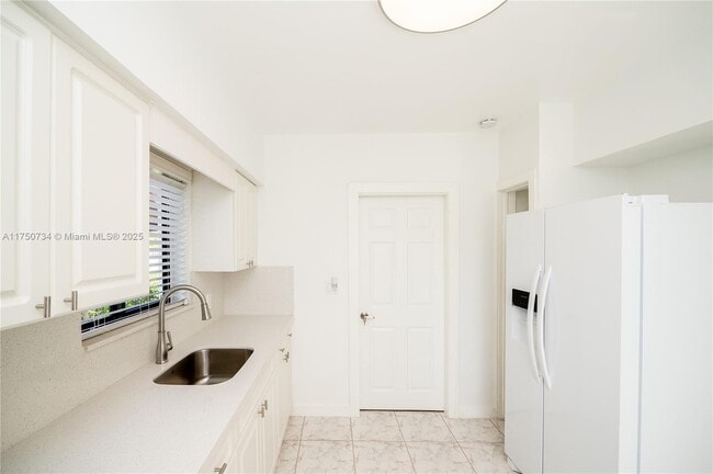 Building Photo - 2340 SW 16th St