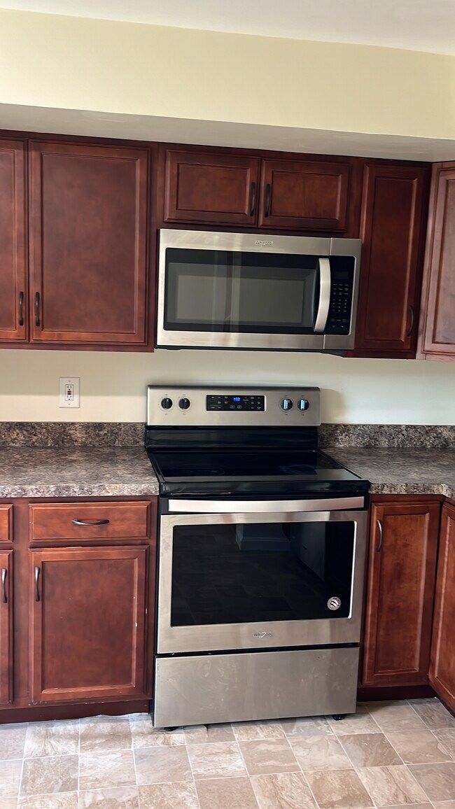 Building Photo - 2 Wimbledon Ln