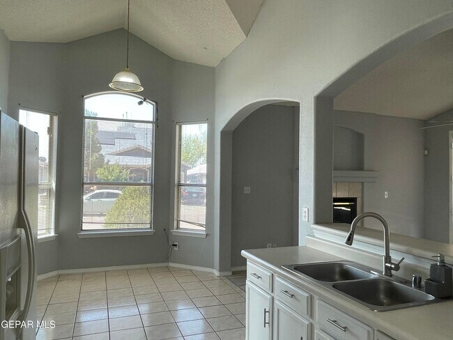 Building Photo - 3701 Trina Pl