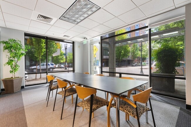Building Photo - 2 Bed, 2 Bath Bright & Modern Condo in the Pearl District - Now Available!