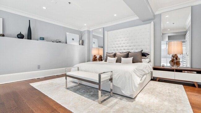 Building Photo - 313 1st St