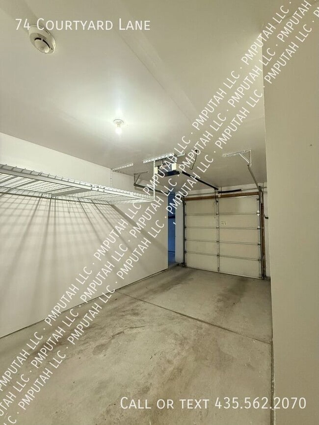 Building Photo - 74 Courtyard Ln E