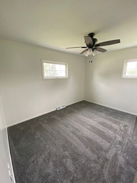 Building Photo - 1021 Chalmers Ave