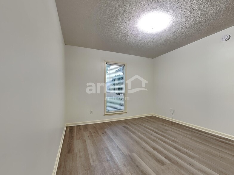 Building Photo - 6377 Braybourne Main