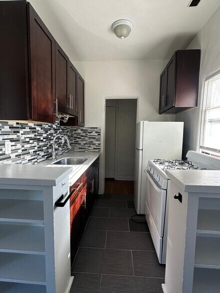 Building Photo - 1845 N Gramercy Pl