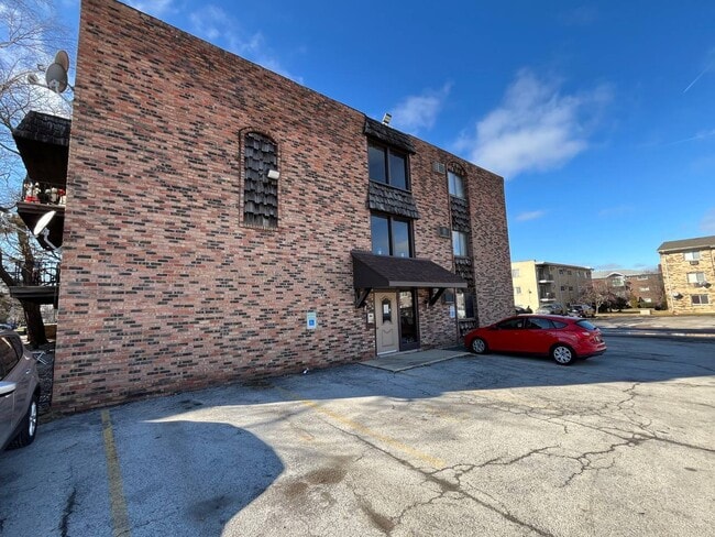 Building Photo - 17745 Rosewood Dr