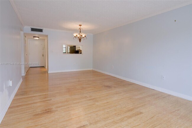Building Photo - 10835 SW 112th Ave