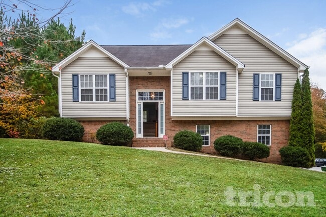 Building Photo - 2331 Sandspring Dr SW