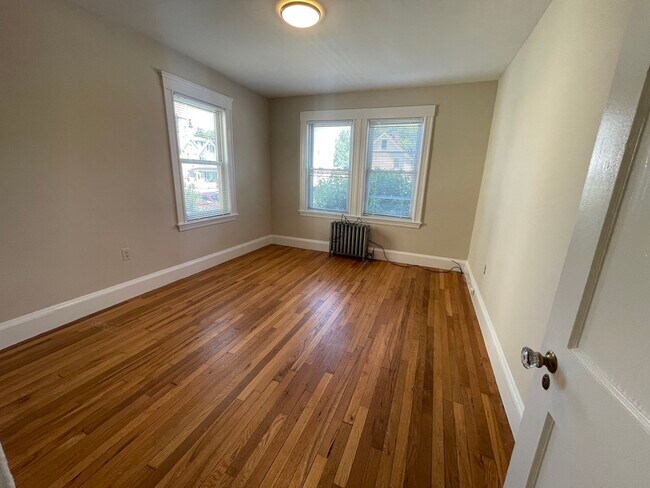 Building Photo - 547 Hyde Park Ave