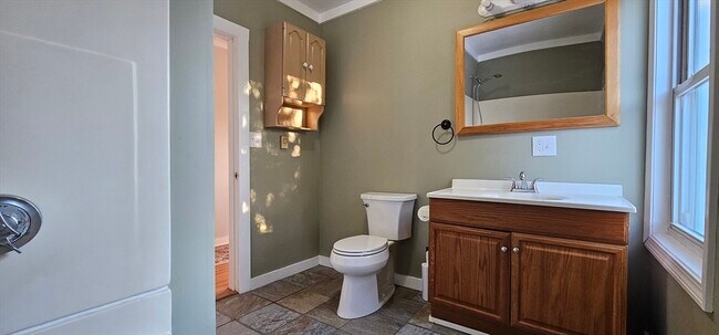 Building Photo - 8 Dustin St