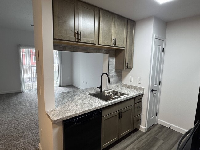 Building Photo - Hilltop Apartments