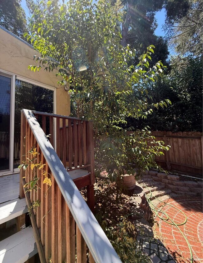 Building Photo - 17 Romine Way