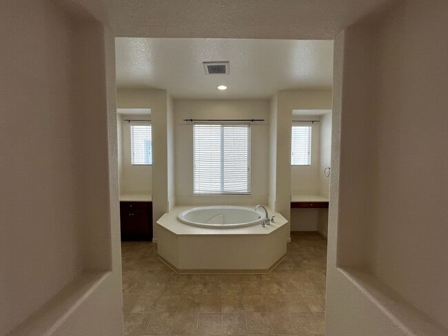 Building Photo - 2553 Acapulco Way