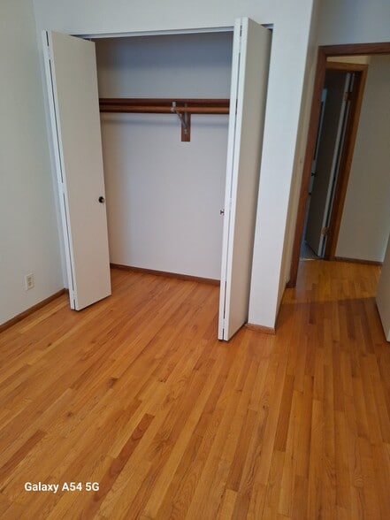 2nd bedroom - 6405 Milwaukee Ave