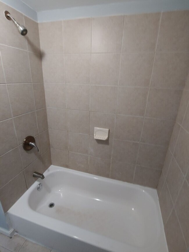 Building Photo - Gorgeous Point Breeze 2 bedroom house-