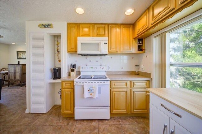 Building Photo - 18111 1st St E