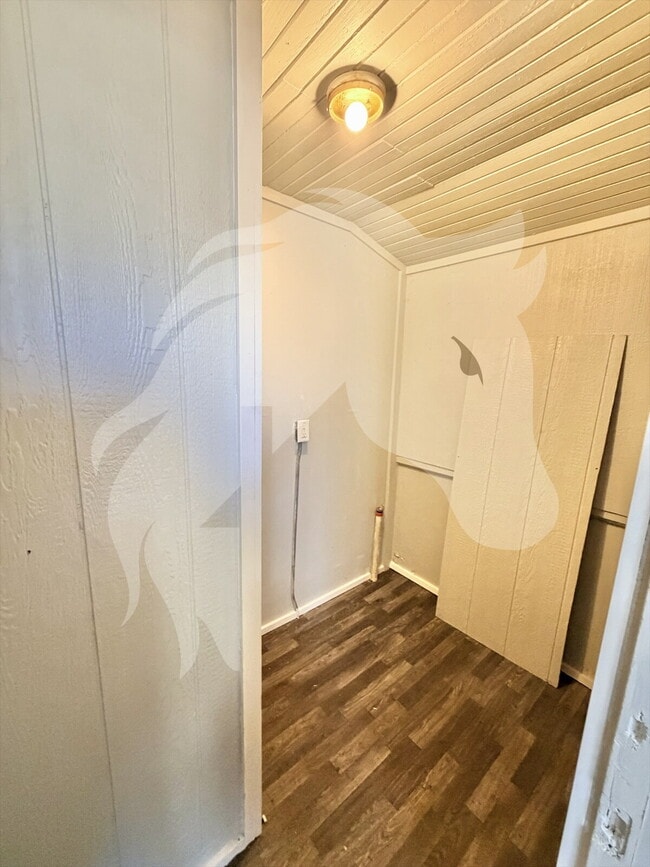 Building Photo - 334 S Pine St