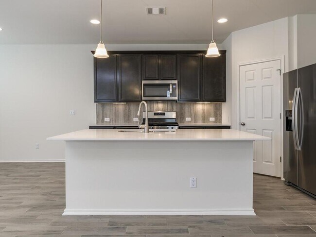 Building Photo - 9101 Garnet Dr