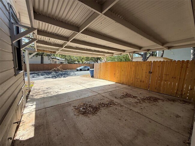 Building Photo - 1901 Alguno Rd