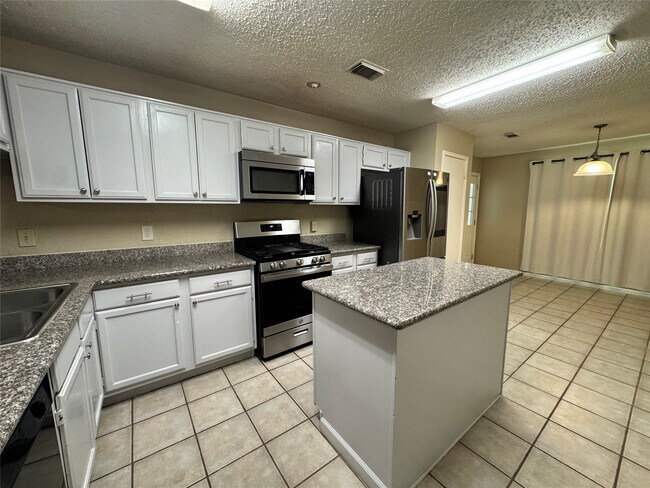 Building Photo - 11 Cottage Grove Pl