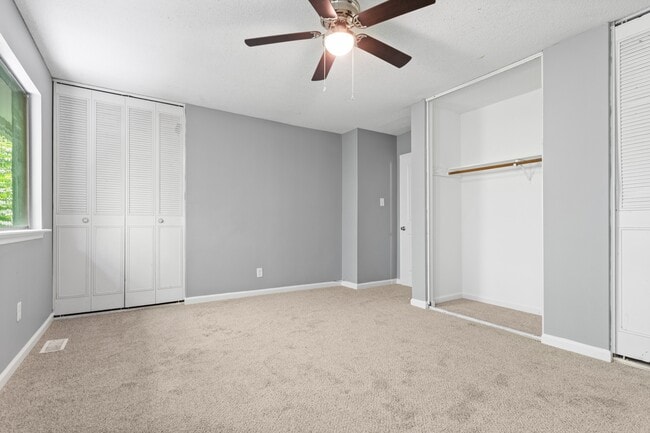 Building Photo - 4249 Lake Ridge Dr