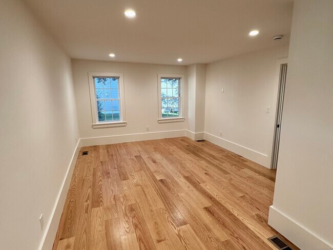 Building Photo - 2318 Mill Plain Rd