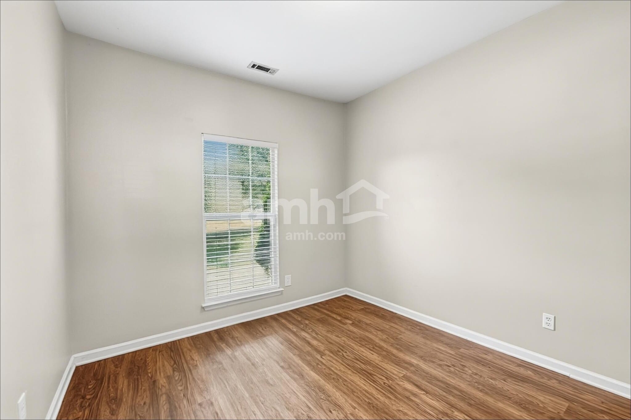 Building Photo - 1523 Cardinal Ln