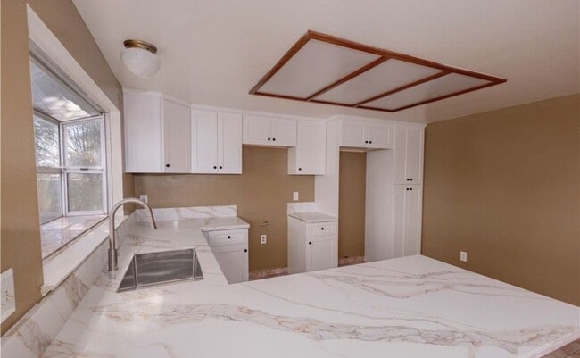 Building Photo - 12574 Shadybend Dr