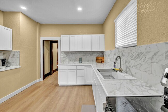 Building Photo - FULLY FURNISHED HISTORIC CHARMER BETWEEN UNR & DOWNTOWN – UTILITIES INCLUDED, MODERN UPGRADES, PR...